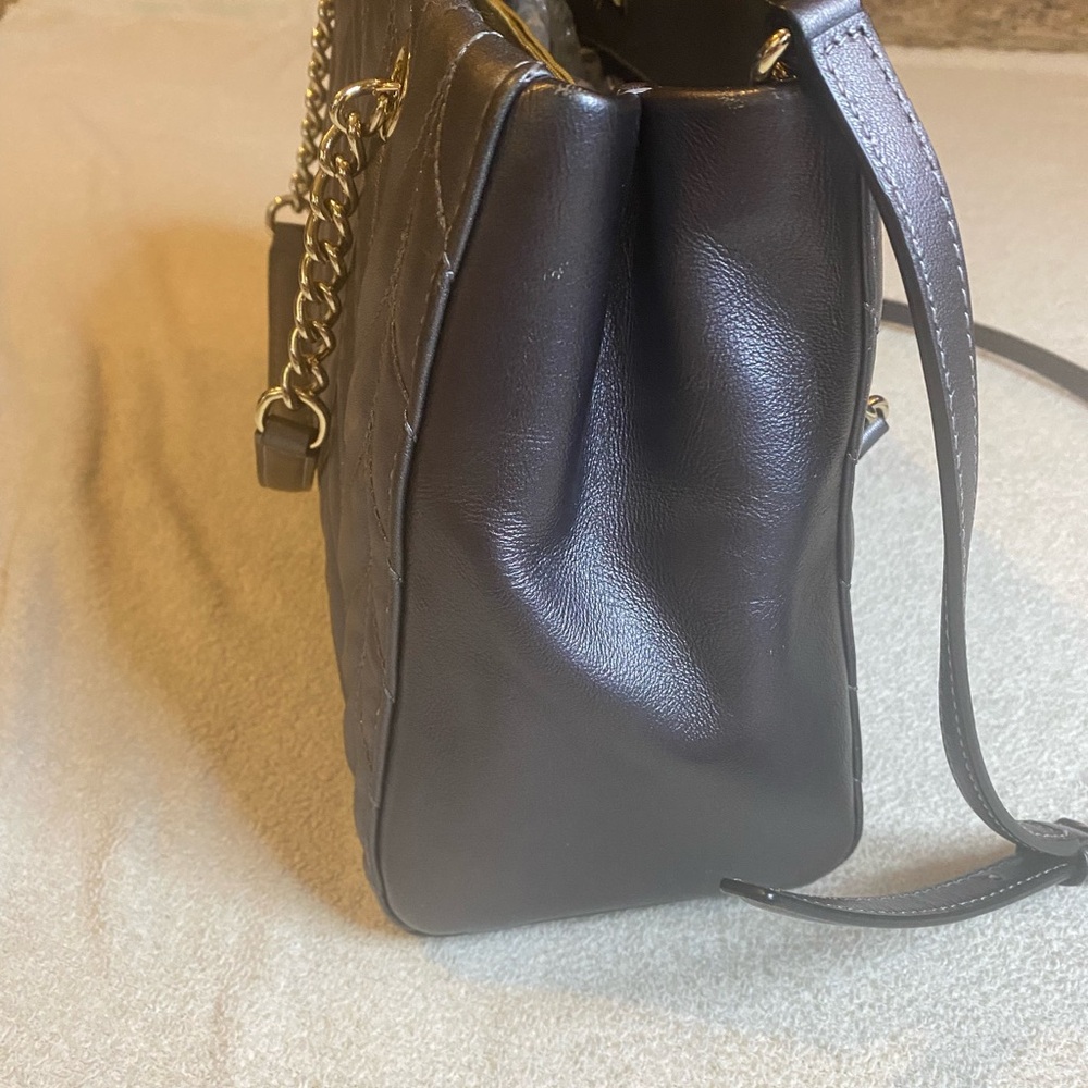 COPY - Kate Spade Silver Quilted Shoulder Bag with Gold hardware - Picture 5 of 13